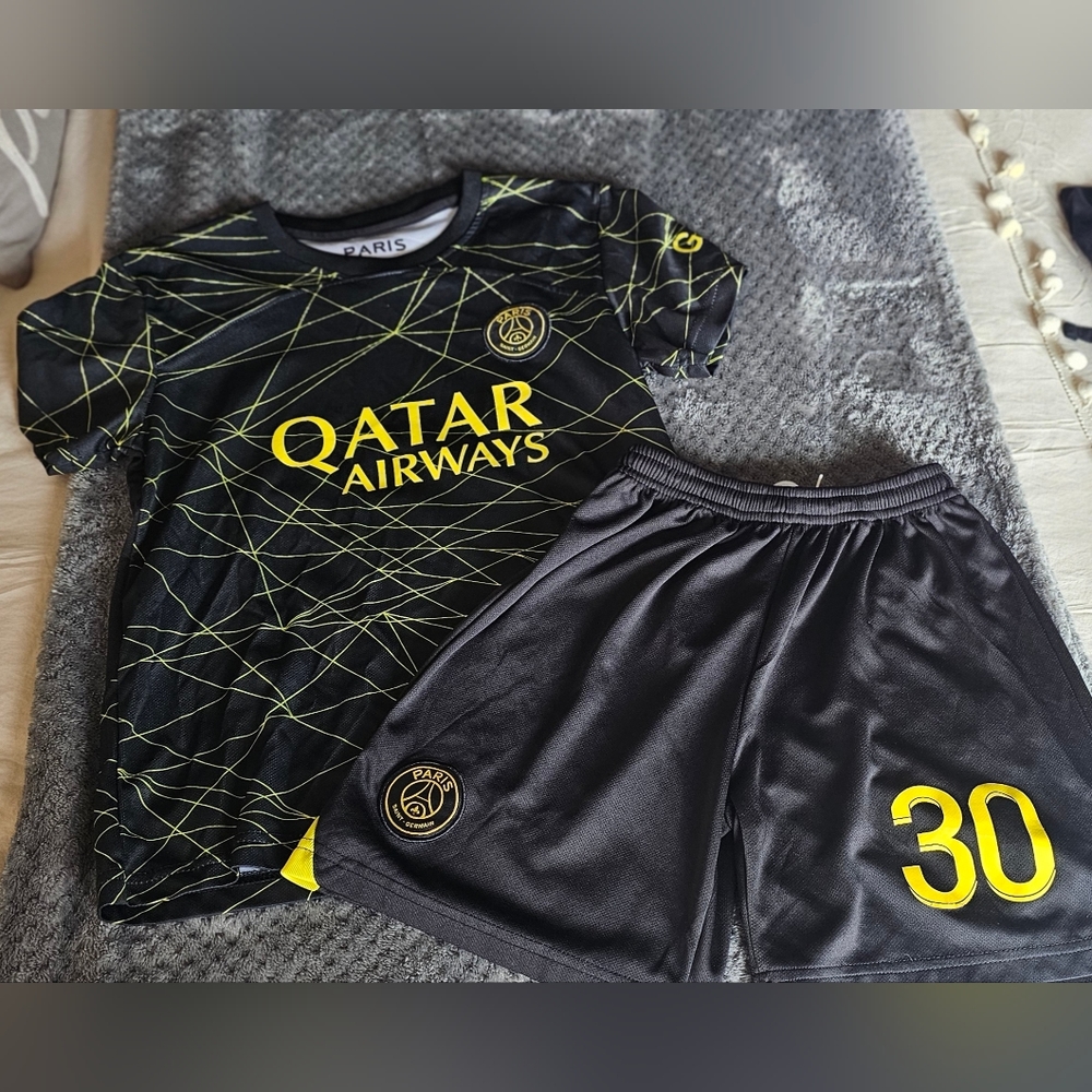 NWOT Youth Messi Dri-Fit Shorts / Top (Size S/M)